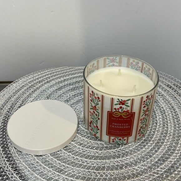 BBW Frosted Cranberry 3 Wick Scented Candle NWT - Picture 2 of 4